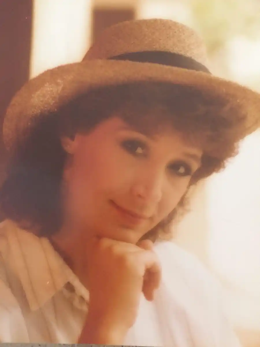 inscription fc547f2bd1a8a2849a836f30405b1c34c62f0419ffeca3351fa794111138830ci0